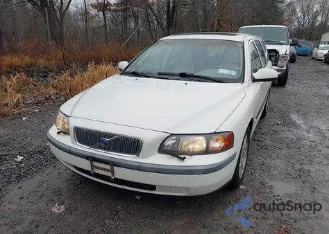 2001 Volvo V70 2.4/2.4 M Sr (Discontinued) z USA, uszkodzony, nr VIN YV1SW61R412105454
